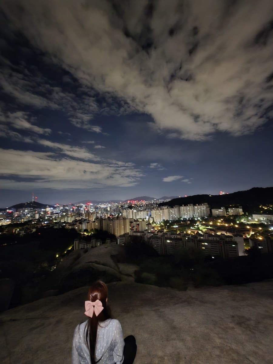 산 기도터 — 밤이 가장 깊을 때